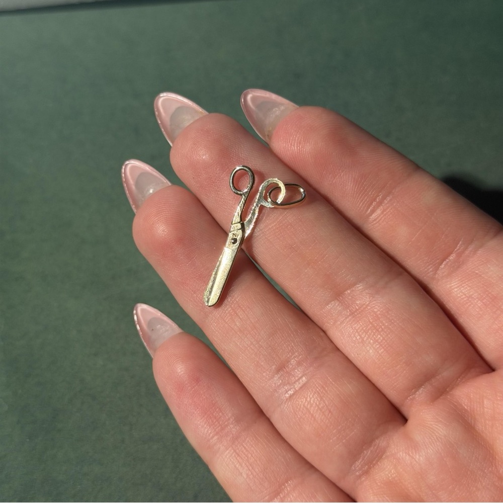 10K Real Yellow Gold Scissors Pendant 1.25” - Picture 3 of 7